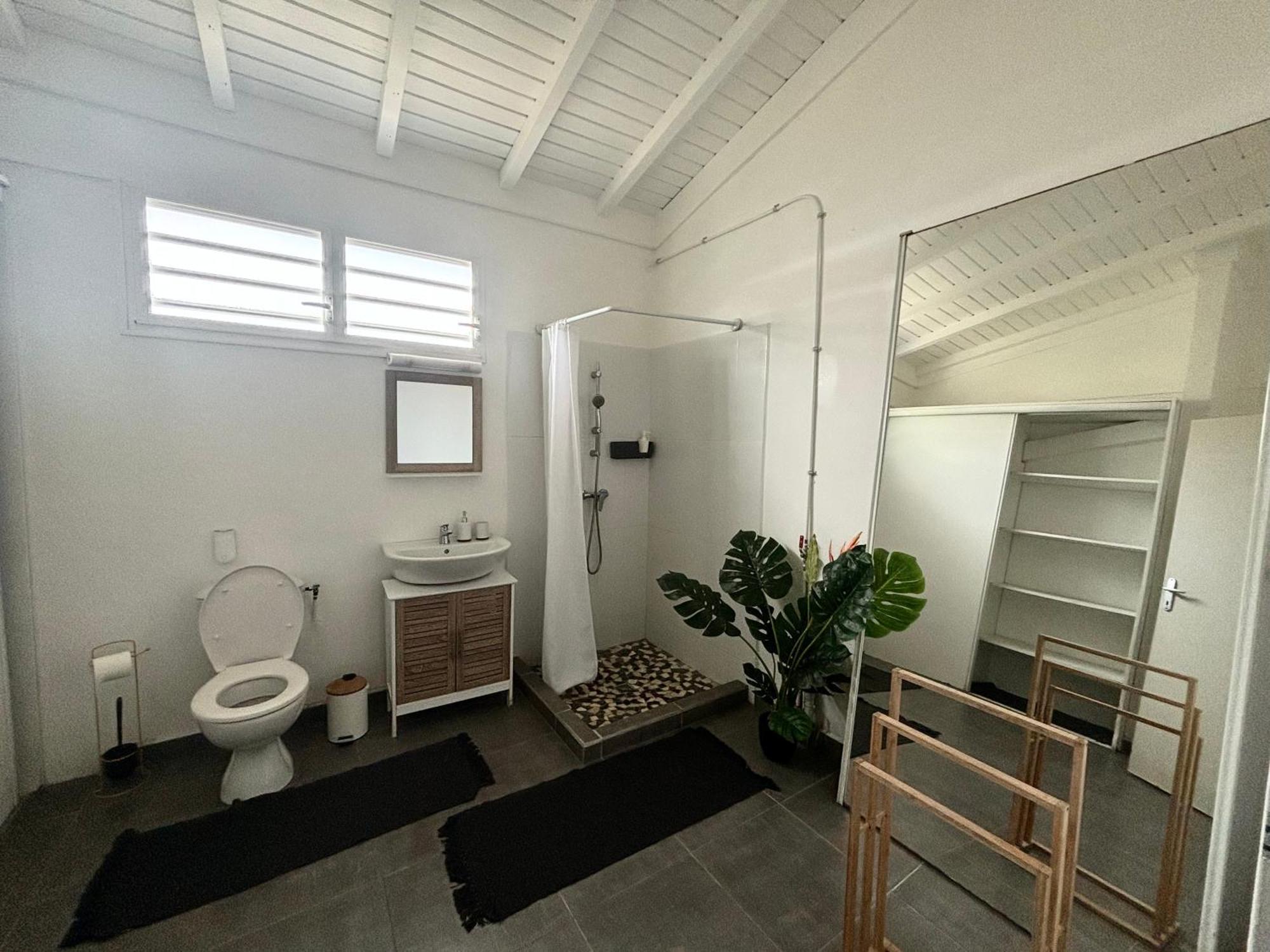 Appartement Paisible Jacuzzi Jardin Privatif Climatisation Baie-Mahault